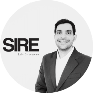 Portretfoto van Emmanouil Spinthakis, consultant bij SIRE® Life Sciences